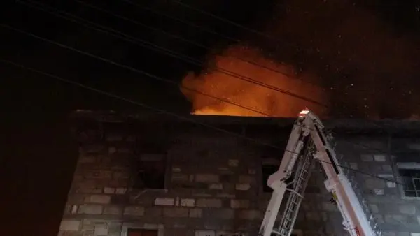 Son dakika haberi! İzmir'de tekstil atölyesinde çıkan yangında alevler geceyi aydınlattı Son dakika haberi! İzmir'de tekstil atölyesinde çıkan yangında alevler geceyi aydınlattı