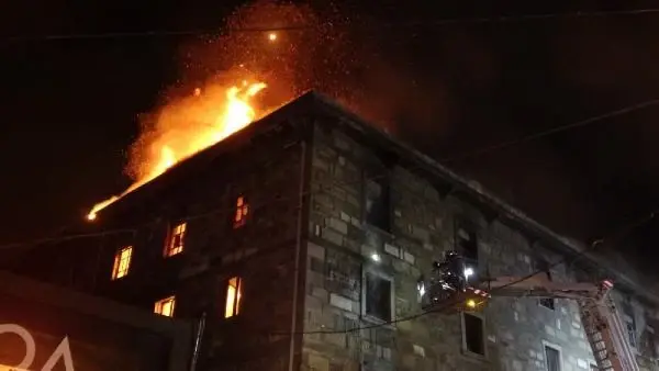 Son dakika haberi! İzmir'de tekstil atölyesinde çıkan yangında alevler geceyi aydınlattı Son dakika haberi! İzmir'de tekstil atölyesinde çıkan yangında alevler geceyi aydınlattı