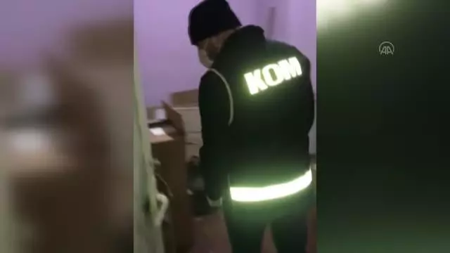 Son dakika haberi! Kaçak sigara ve makaron operasyonunda 2 şüpheli yakalandı Son dakika haberi! Kaçak sigara ve makaron operasyonunda 2 şüpheli yakalandı