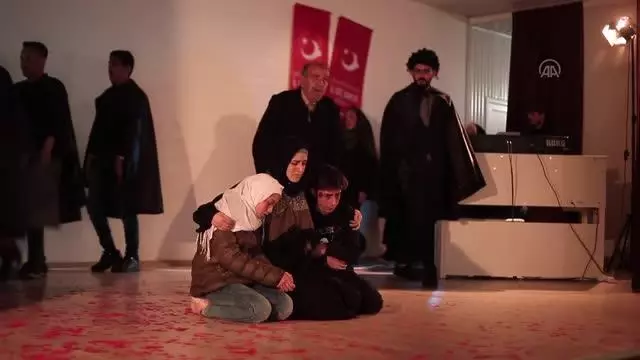 KAHRAMANMARAŞ - Yunus Emre Enstitüsü Azez Kültür Merkezi tiyatro ve müzik ekibi sahne aldı KAHRAMANMARAŞ - Yunus Emre Enstitüsü Azez Kültür Merkezi tiyatro ve müzik ekibi sahne aldı