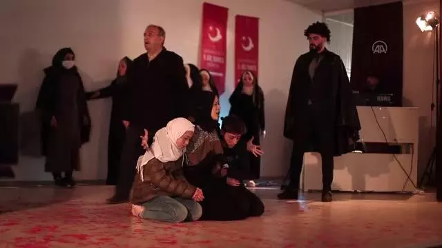 KAHRAMANMARAŞ - Yunus Emre Enstitüsü Azez Kültür Merkezi tiyatro ve müzik ekibi sahne aldı KAHRAMANMARAŞ - Yunus Emre Enstitüsü Azez Kültür Merkezi tiyatro ve müzik ekibi sahne aldı