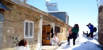 Kara gömülen köyü, kare kare fotoğrafladılar