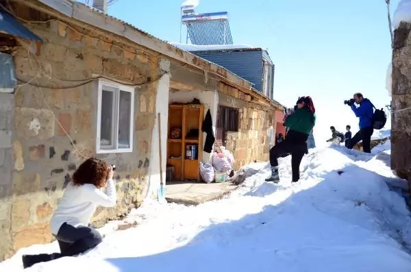 Kara gömülen köyü, kare kare fotoğrafladılar Kara gömülen köyü, kare kare fotoğrafladılar