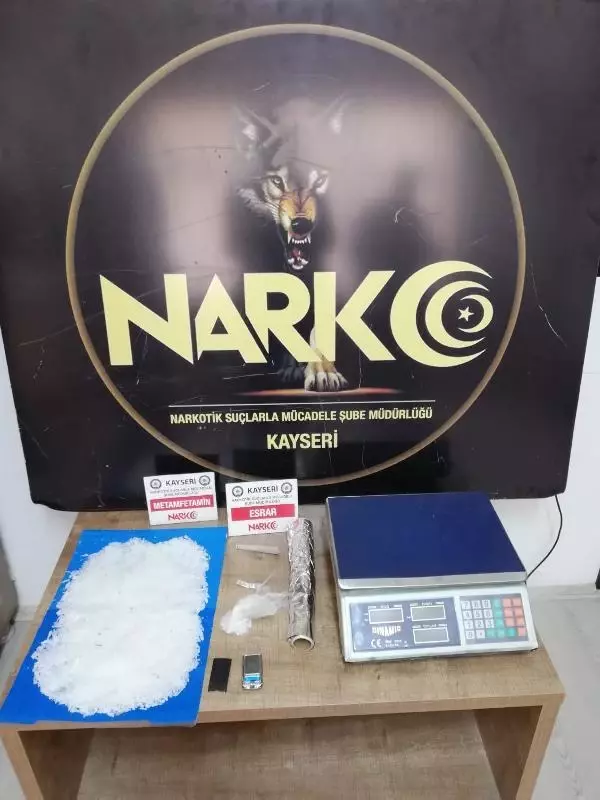 Son dakika haber... Kayseri'de uyuşturucu operasyonu: 5 gözaltı Son dakika haber... Kayseri'de uyuşturucu operasyonu: 5 gözaltı