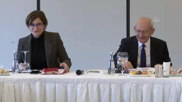 Kılıçdaroğlu, tiyatro sanatçıları ve birlik temsilcileriyle bir araya geldi Kılıçdaroğlu, tiyatro sanatçıları ve birlik temsilcileriyle bir araya geldi