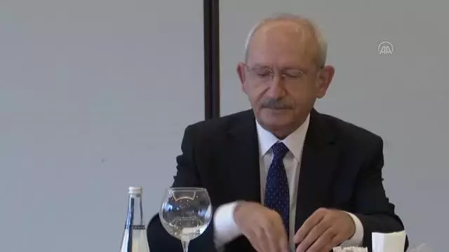 Kılıçdaroğlu, tiyatro sanatçıları ve birlik temsilcileriyle bir araya geldi Kılıçdaroğlu, tiyatro sanatçıları ve birlik temsilcileriyle bir araya geldi