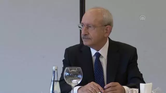 Kılıçdaroğlu, tiyatro sanatçıları ve birlik temsilcileriyle bir araya geldi Kılıçdaroğlu, tiyatro sanatçıları ve birlik temsilcileriyle bir araya geldi