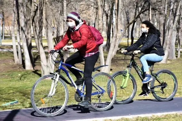 Kırmızı kategorideki Aksaray'da 20 yaş altından 'kurallara uyum' çağrısı Kırmızı kategorideki Aksaray'da 20 yaş altından 'kurallara uyum' çağrısı