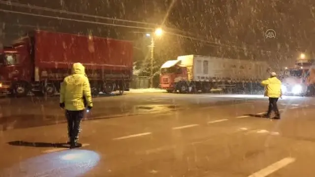 Konya-Antalya kara yolu çekici ve tır geçişlerine kapatıldı
