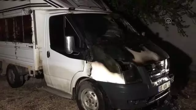 Kundaklanan kamyonet kullanılamaz hale geldi Kundaklanan kamyonet kullanılamaz hale geldi