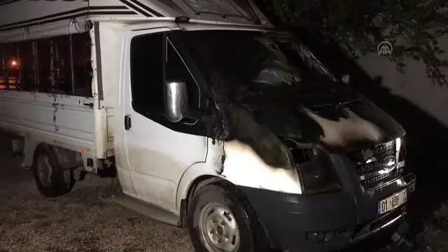 Kundaklanan kamyonet kullanılamaz hale geldi Kundaklanan kamyonet kullanılamaz hale geldi