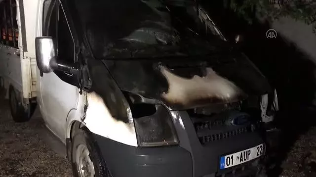 Kundaklanan kamyonet kullanılamaz hale geldi Kundaklanan kamyonet kullanılamaz hale geldi