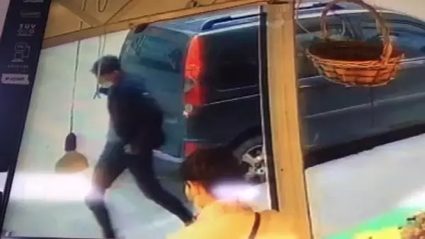 Maltepe'de apartman girişinde küçük kıza taciz iddiası: Şüpheli yakalandı Maltepe'de apartman girişinde küçük kıza taciz iddiası: Şüpheli yakalandı
