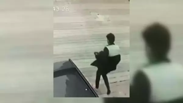 Maltepe'de apartman girişinde küçük kıza taciz iddiası: Şüpheli yakalandı Maltepe'de apartman girişinde küçük kıza taciz iddiası: Şüpheli yakalandı