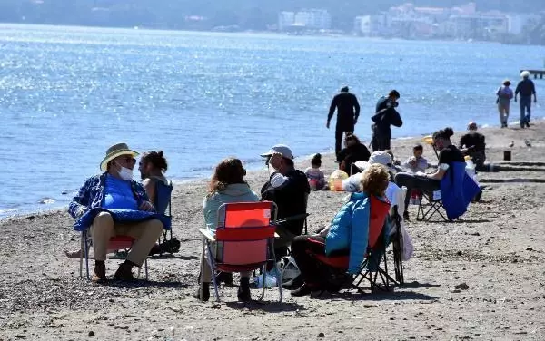 Son dakika haberi... Marmaris'te yerleşik yaşayan 65 yaş ve üzeri yabancılar, 2'nci doz aşılarını oldu Son dakika haberi... Marmaris'te yerleşik yaşayan 65 yaş ve üzeri yabancılar, 2'nci doz aşılarını oldu