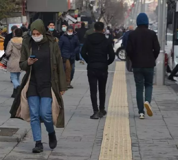 Son dakika haberi! Mavi kategorideki Muş'ta validen 'gevşeme' uyarısı: Herkes maske takacak Son dakika haberi! Mavi kategorideki Muş'ta validen 'gevşeme' uyarısı: Herkes maske takacak