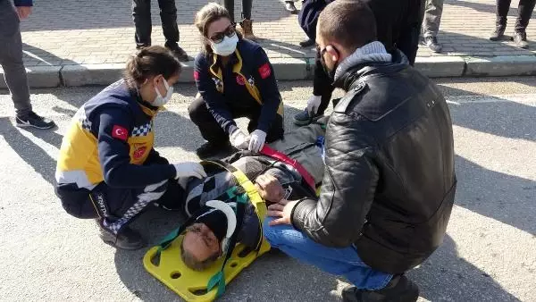 Motosikletiyle geçerken, babasını yerde yaralı gördü Motosikletiyle geçerken, babasını yerde yaralı gördü