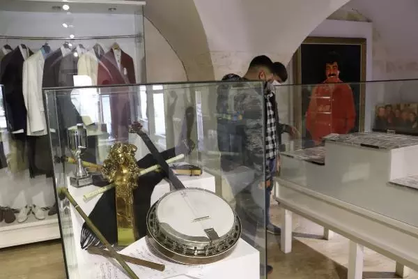 Son dakika haberi: Müslüm Gürses, ölüm yıl dönümünde isminin verildiği müzede anıldı Son dakika haberi: Müslüm Gürses, ölüm yıl dönümünde isminin verildiği müzede anıldı