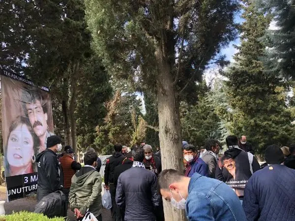 MÜSLÜM GÜRSES ÖLÜMÜNÜN 8. YILINDA MEZARI BAŞINDA ANILDI MÜSLÜM GÜRSES ÖLÜMÜNÜN 8. YILINDA MEZARI BAŞINDA ANILDI
