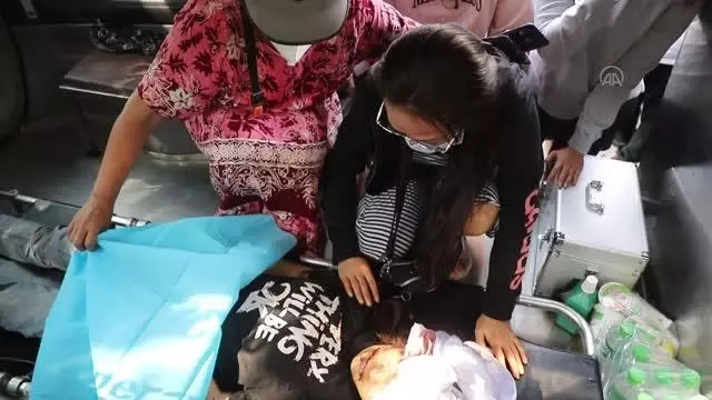 Myanmar'da güvenlik güçleri protestoculara karşı gerçek mermi kullandı: 6 ölü (3) Myanmar'da güvenlik güçleri protestoculara karşı gerçek mermi kullandı: 6 ölü (3)