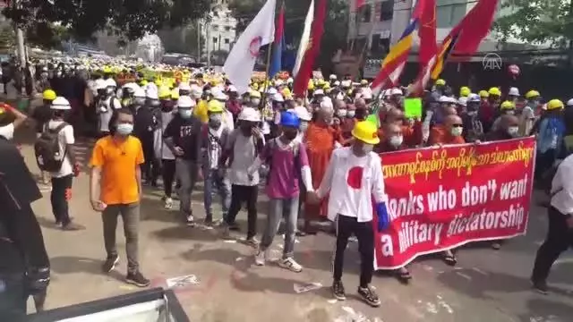 Son dakika haberleri... Myanmar'da güvenlik güçleri protestoculara karşı gerçek mermi kullandı: 10 ölü (5) Son dakika haberleri... Myanmar'da güvenlik güçleri protestoculara karşı gerçek mermi kullandı: 10 ölü (5)