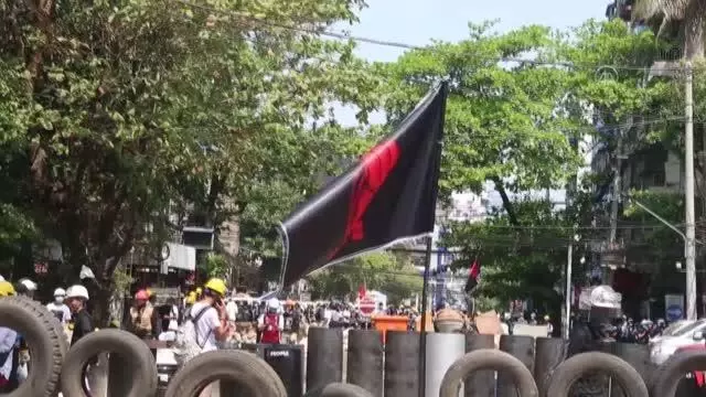 Son dakika haberi... Myanmar'da güvenlik güçleri protestoculara karşı gerçek mermi kullandı: 6 ölü (2) Son dakika haberi... Myanmar'da güvenlik güçleri protestoculara karşı gerçek mermi kullandı: 6 ölü (2)