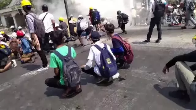 Son dakika haberleri... Myanmar'da güvenlik güçleri protestoculara karşı gerçek mermi kullandı: 10 ölü (5) Son dakika haberleri... Myanmar'da güvenlik güçleri protestoculara karşı gerçek mermi kullandı: 10 ölü (5)