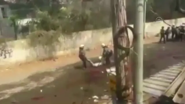 Myanmar'da güvenlik güçleri protestoculara karşı gerçek mermi kullandı: 6 ölü Myanmar'da güvenlik güçleri protestoculara karşı gerçek mermi kullandı: 6 ölü