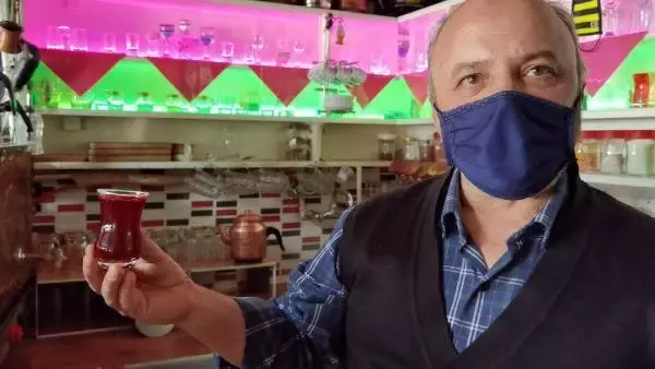 Pandemide kapanan şakacı kıraathane kapılarını açtı Pandemide kapanan şakacı kıraathane kapılarını açtı