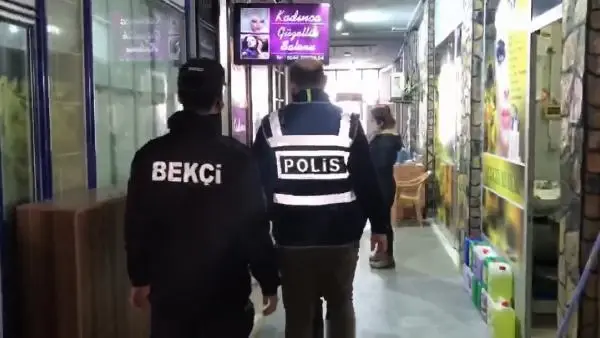 Son dakika... Polis ceza yazmak isteyince, 'Bu seferki uyarı olsun' dedi Son dakika... Polis ceza yazmak isteyince, 'Bu seferki uyarı olsun' dedi