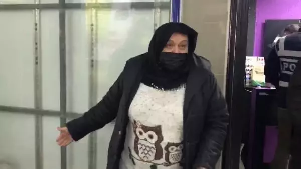 Son dakika... Polis ceza yazmak isteyince, 'Bu seferki uyarı olsun' dedi Son dakika... Polis ceza yazmak isteyince, 'Bu seferki uyarı olsun' dedi