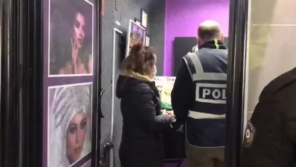 Son dakika... Polis ceza yazmak isteyince, 'Bu seferki uyarı olsun' dedi Son dakika... Polis ceza yazmak isteyince, 'Bu seferki uyarı olsun' dedi