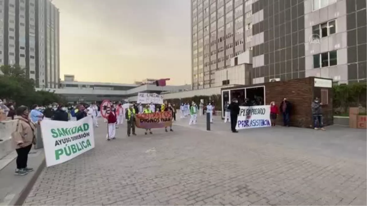 Sağlık çalışanları 'sağlıkta özelleştirmeyi ve siyasi atamaları' protesto etti