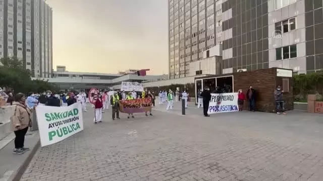 Sağlık çalışanları 'sağlıkta özelleştirmeyi ve siyasi atamaları' protesto etti Sağlık çalışanları 'sağlıkta özelleştirmeyi ve siyasi atamaları' protesto etti