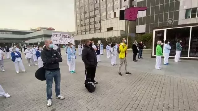 Sağlık çalışanları 'sağlıkta özelleştirmeyi ve siyasi atamaları' protesto etti Sağlık çalışanları 'sağlıkta özelleştirmeyi ve siyasi atamaları' protesto etti