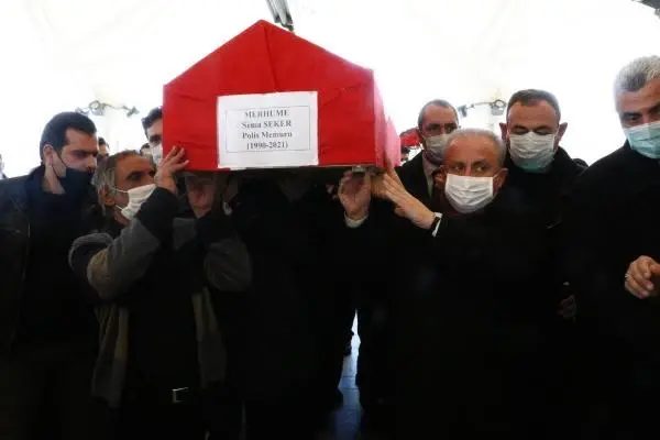 Şentop, ekibindeki protokol görevlisinin eşinin cenaze törenine katıldı Şentop, ekibindeki protokol görevlisinin eşinin cenaze törenine katıldı