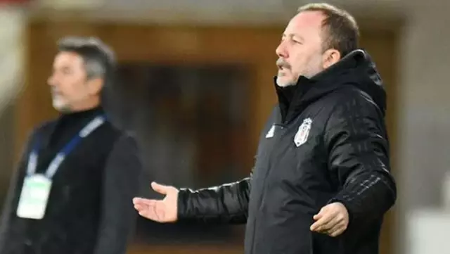 Sergen Yalçın went crazy on the edge of the field when the penalty was not given Sergen Yalçın went crazy on the edge of the field when the penalty was not given