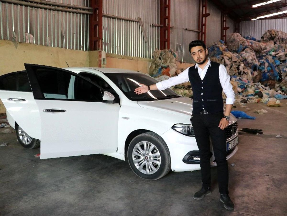 Sıfır aldığı otomobili ekspere sokan vatandaş, aracın iki kapısının değişmiş olduğunu öğrenince yıkıldı