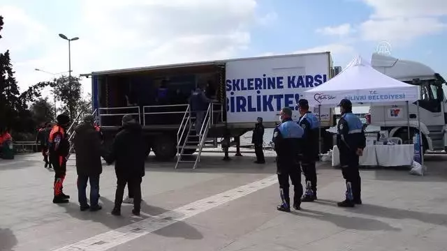 Silivri'de deprem simülasyon tırında farkındalık eğitimi Silivri'de deprem simülasyon tırında farkındalık eğitimi