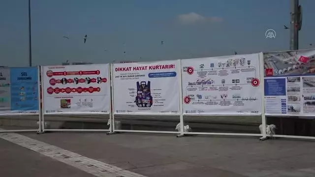 Silivri'de deprem simülasyon tırında farkındalık eğitimi Silivri'de deprem simülasyon tırında farkındalık eğitimi
