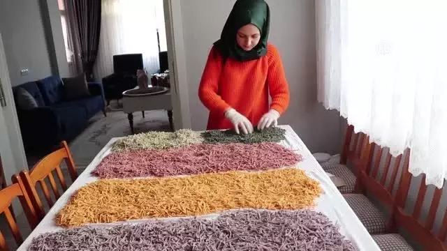 Tarıma yönelen genç kadın girişimcinin ürettiği doğal ürünler ilgi görüyor Tarıma yönelen genç kadın girişimcinin ürettiği doğal ürünler ilgi görüyor