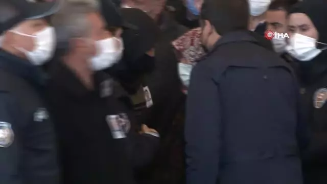 TBMM Başkanı Mustafa Şentop protokol sorumlusu Yunus Şeker'in eşinin cenaze törenine katıldı