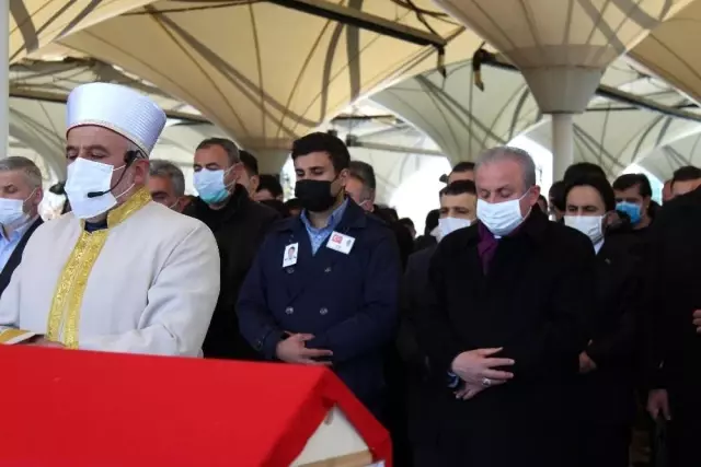 TBMM Başkanı Mustafa Şentop protokol sorumlusu Yunus Şeker'in eşinin cenaze törenine katıldı