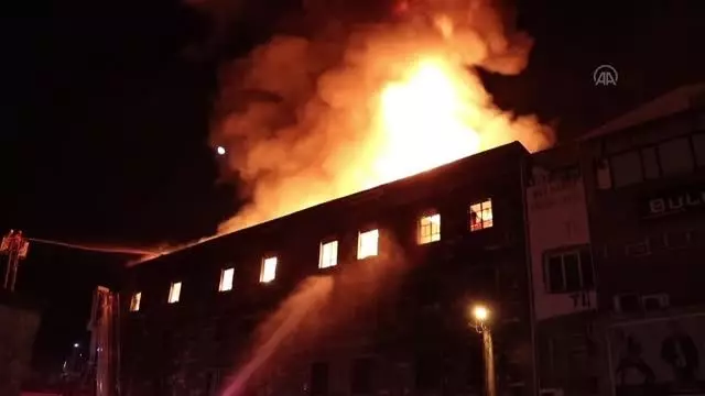 Son dakika haberi! İzmir'de tekstil atölyesinde çıkan yangında alevler geceyi aydınlattı Son dakika haberi! İzmir'de tekstil atölyesinde çıkan yangında alevler geceyi aydınlattı