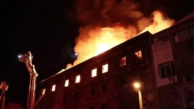 Son dakika haberi! İzmir'de tekstil atölyesinde çıkan yangında alevler geceyi aydınlattı Son dakika haberi! İzmir'de tekstil atölyesinde çıkan yangında alevler geceyi aydınlattı