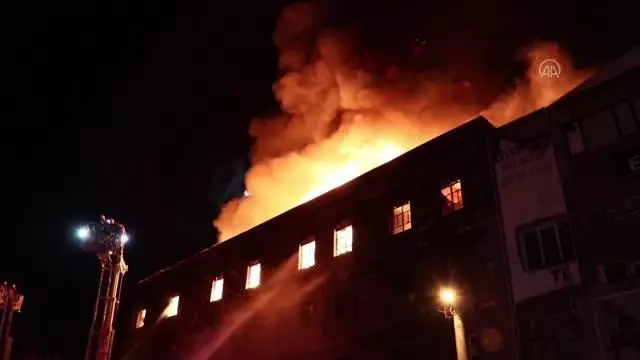 Son dakika haberi! İzmir'de tekstil atölyesinde çıkan yangında alevler geceyi aydınlattı Son dakika haberi! İzmir'de tekstil atölyesinde çıkan yangında alevler geceyi aydınlattı