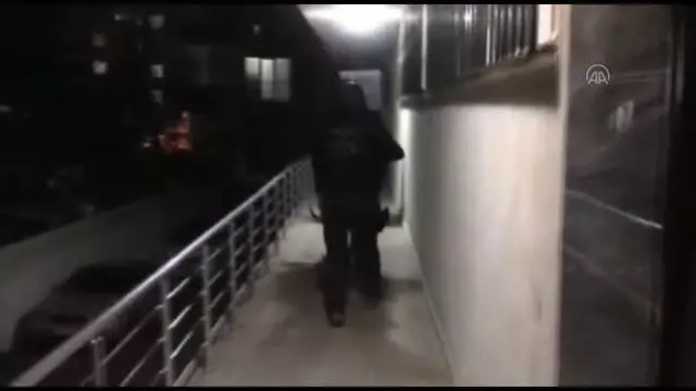 İstanbul'da terör örgütü DEAŞ'a yönelik operasyonda 10 kişi gözaltına alındı İstanbul'da terör örgütü DEAŞ'a yönelik operasyonda 10 kişi gözaltına alındı