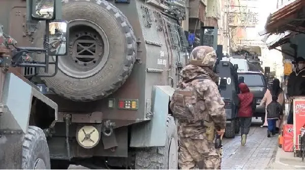 Terör örgütü PKK'ya destek veren derneğe operasyon: 16 gözaltı (2) - Yeniden Terör örgütü PKK'ya destek veren derneğe operasyon: 16 gözaltı (2) - Yeniden