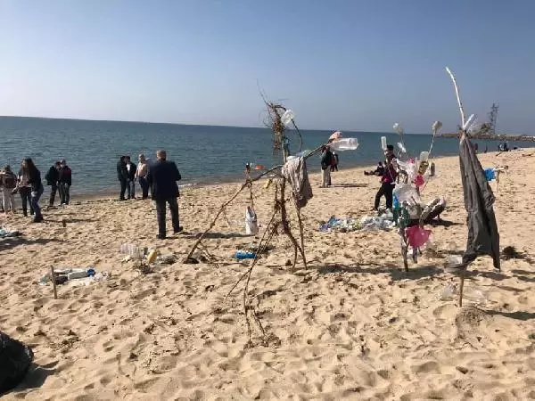 Türkiye ve Yunanistan sahillerinde eş zamanlı çöpler toplandı Türkiye ve Yunanistan sahillerinde eş zamanlı çöpler toplandı