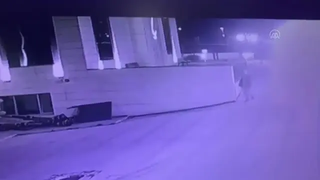 Tuzla'da 4 ayrı camiden hırsızlık yaptığı iddia edilen şüpheli gözaltına alındı Tuzla'da 4 ayrı camiden hırsızlık yaptığı iddia edilen şüpheli gözaltına alındı